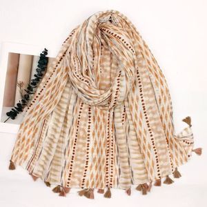 Écharpe en coton et viscose à imprimé graphique avec des pompons - 3 pièces