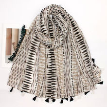 Écharpe en coton et viscose à imprimé graphique avec des pompons - 3 pièces