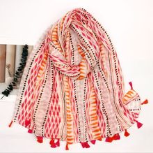 Écharpe en coton et viscose à imprimé graphique avec des pompons - 3 pièces