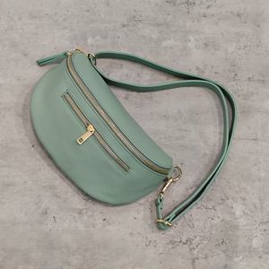 Sac banane en cuir grainé à 2 compartiments distincts zippés