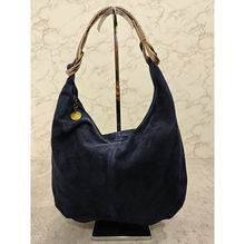 Sac cabas style boule porté épaule en cuir aspect velouté et souple