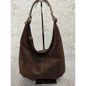 Sac cabas style boule porté épaule en cuir aspect velouté et souple