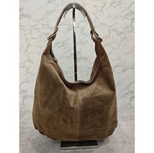 Sac cabas style boule porté épaule en cuir aspect velouté et souple