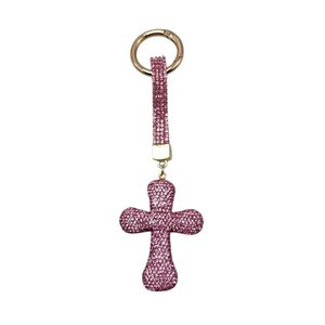 Porte-clés en forme de croix recouverte de strass étincelants