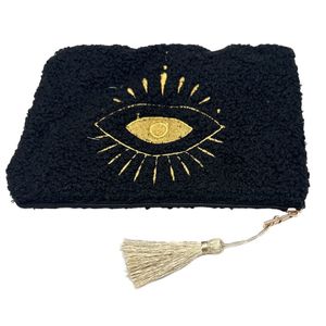 Petite trousse moutonnée avec un motif central brodé d'un œil