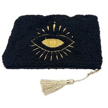 Petite trousse moutonnée avec un motif central brodé d'un œil