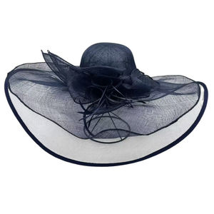 Chapeau capeline de mariage en sisal décoré d'une fleur