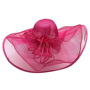 Chapeau capeline de mariage en sisal décoré d'une fleur