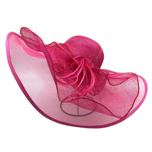 Chapeau capeline de mariage en sisal décoré d'une fleur