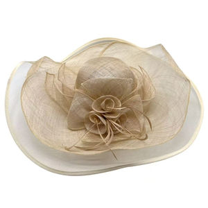 Chapeau capeline de mariage en sisal décoré d'une fleur