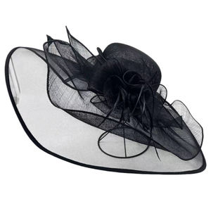 Chapeau capeline de mariage en sisal décoré d'une fleur