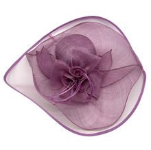 Chapeau capeline de mariage en sisal décoré d'une fleur