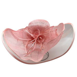 Chapeau capeline de mariage en sisal décoré d'une fleur