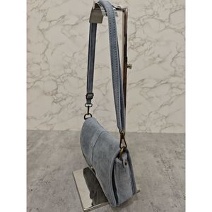 Sac bandoulière en croûte de cuir avec rabat magnétique