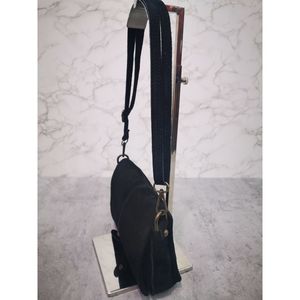 Sac bandoulière en croûte de cuir avec rabat magnétique