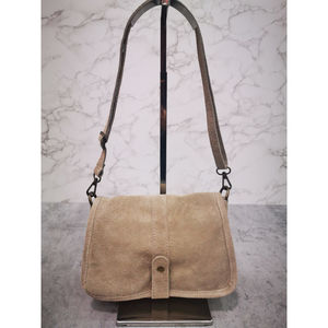 Sac bandoulière en croûte de cuir avec rabat magnétique