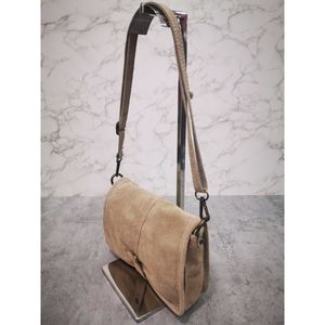 Sac bandoulière en croûte de cuir avec rabat magnétique