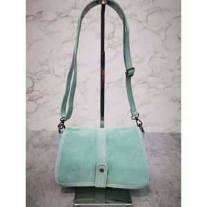Sac bandoulière en croûte de cuir avec rabat magnétique