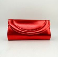 Pochette de soirée effet cuir verni avec un rabat avant arrondi