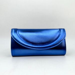 Pochette de soirée effet cuir verni avec un rabat avant arrondi