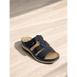 Mules sur talon compensé en simili cuir avec perforations