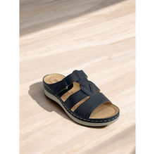 Mules sur talon compensé en simili cuir avec perforations