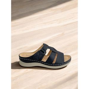 Mules sur talon compensé en simili cuir avec perforations