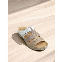 Mules sur talon compensé en simili cuir avec perforations