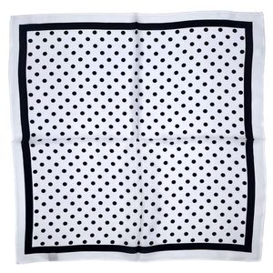 Foulard carré 52x52 en soie avec motif petits pois