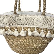 Sac de plage en paille orné de dentelle crochetée avec des pompons