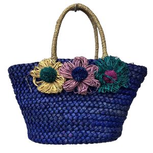 Sac de plage en paille fait à la main avec trois fleurs appliquées