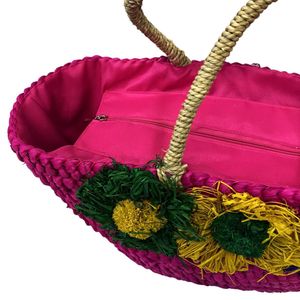 Sac de plage en paille fait à la main avec trois fleurs appliquées