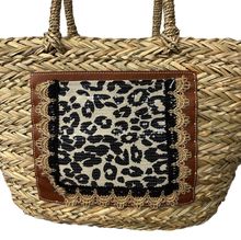 Sac de plage en paille avec empiècement en simili et léopard
