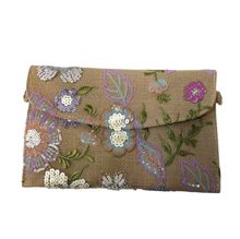 Pochette en toile de jute avec broderies florales à paillettes