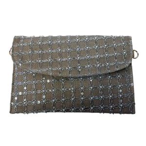 Pochette en toile de jute ornée de petites paillettes et des perles