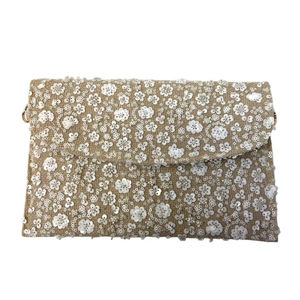 Pochette en toile de jute avec embellissement de séquins florales