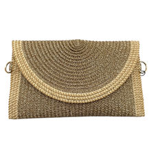 Pochette en papier tressé métallisé sublimée de détail contrasté