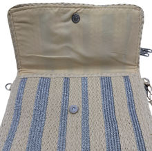 Pochette au tressage en papier à motif de rayures verticales