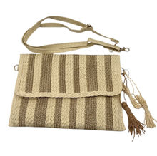 Pochette au tressage en papier à motif de rayures verticales