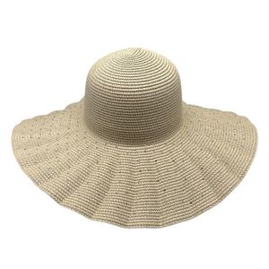 Chapeau capeline avec large bord ondulé à décoration de strass