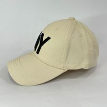 Casquette unie pour enfant ornée de la broderie "NY" à l’avant