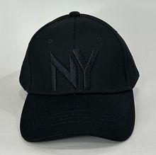 Casquette unie pour enfant ornée de la broderie "NY" à l’avant
