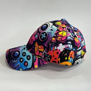 Casquette pour enfant parée d’un motif graffiti multicolore