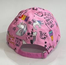 Casquette pour enfant parée d’un motif graffiti multicolore