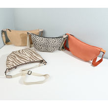 Sac en velours côtelé porté en bandoulière à fermeture zippée