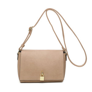 Sac en bandoulière zippé à rabat rehaussé d’un cadenas doré