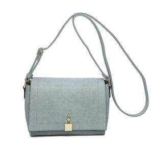 Sac en bandoulière zippé à rabat rehaussé d’un cadenas doré