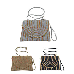 Pochette plate en papier tressé parée de rayures brillantes