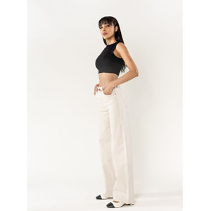 Jean taille haute d'une coupe wide leg évasé en stretch