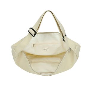 Sac porté en bandoulière tout en toile souple et et léger